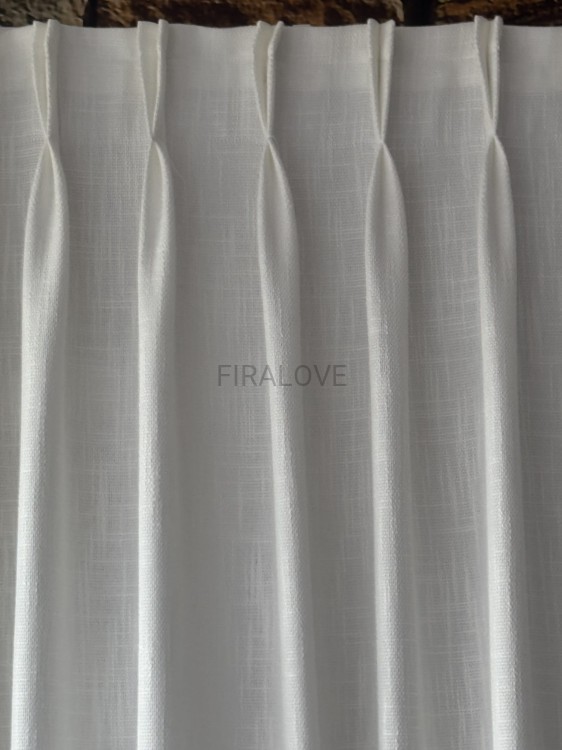 Zamów usługę szycia firan z zakładkami i ciesz się wyjątkową aranżacją okien, która doda Twojemu domowi elegancji i stylu.